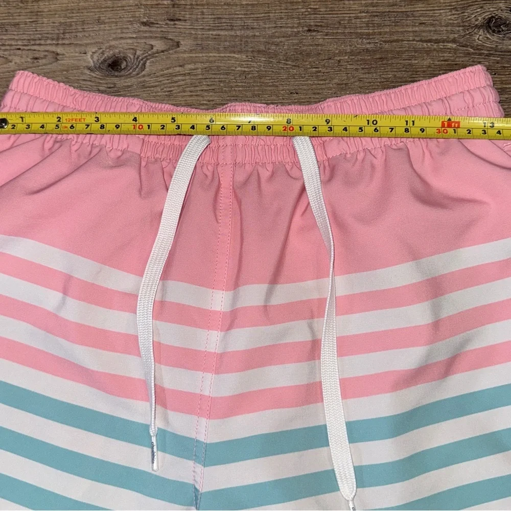 Chubbies Swim Trunks Medium 5.5 Inseam Pink Blue Striped Beach Preppy